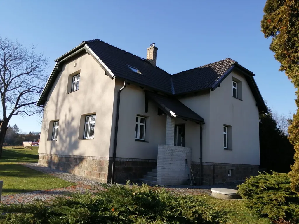 Rodinný dům v Těptíně: pohled od vstupu se schodištěm